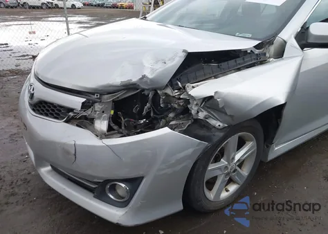 2013 Toyota Camry Se z USA, uszkodzony, nr VIN 4T1BF1FK7DU649424